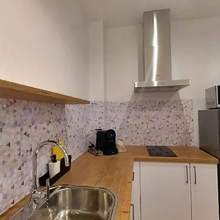 Yellow In Apartament *